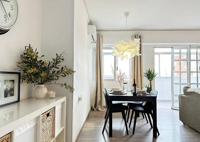 Your Sunny & Spacious Portview Home