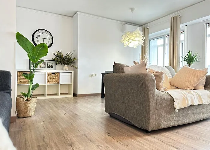 Your Sunny & Spacious Portview Home