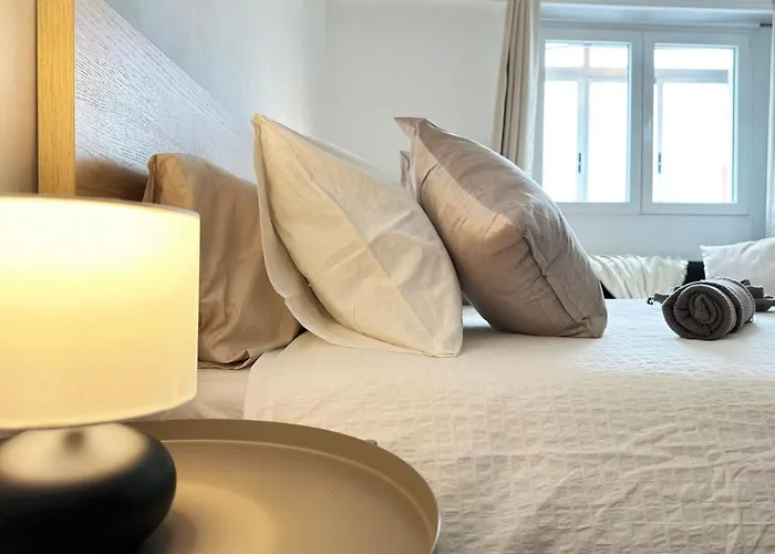 Your Sunny & Spacious Portview Home